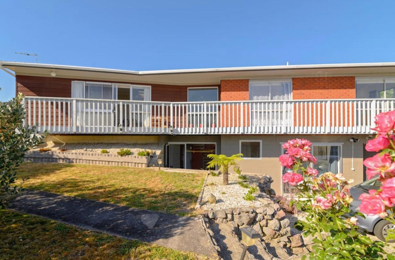 Spacious Utuhina Holiday House Роторуа Экстерьер фото